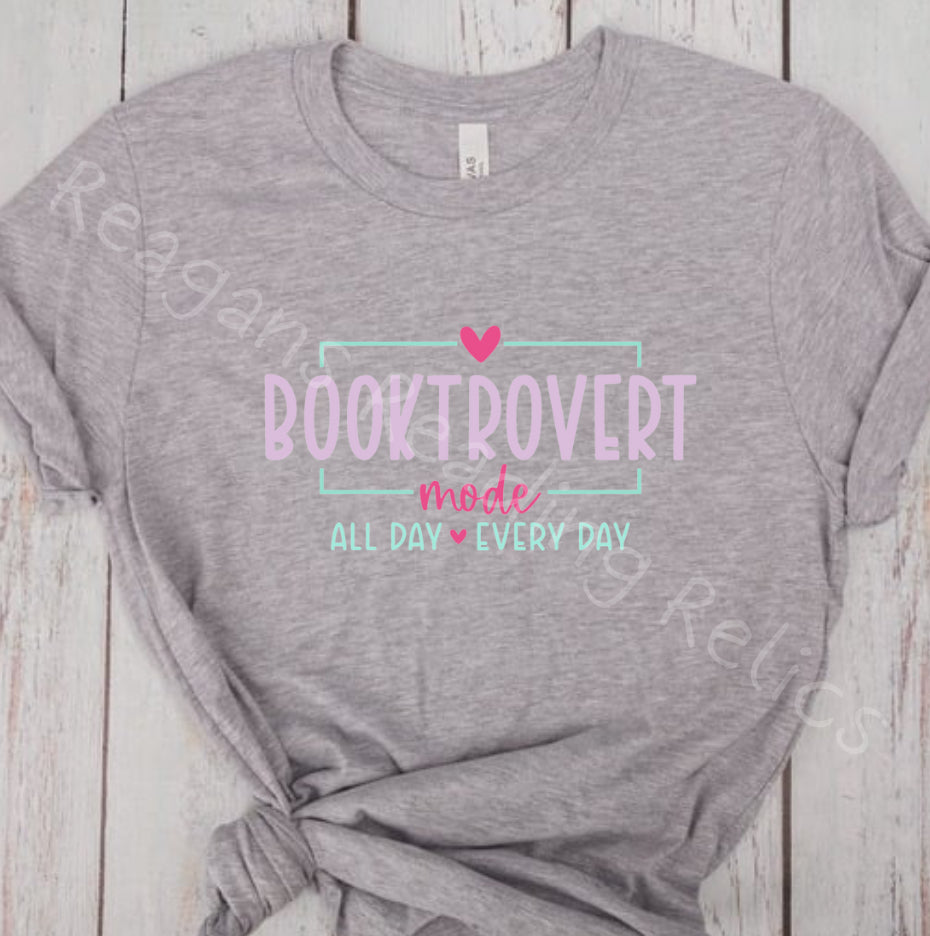 Booktrovert T-shirt